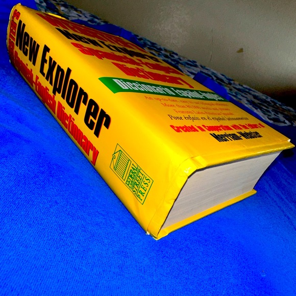 Websters New explorer Spanish to English Dictionary - Picture 4 of 4